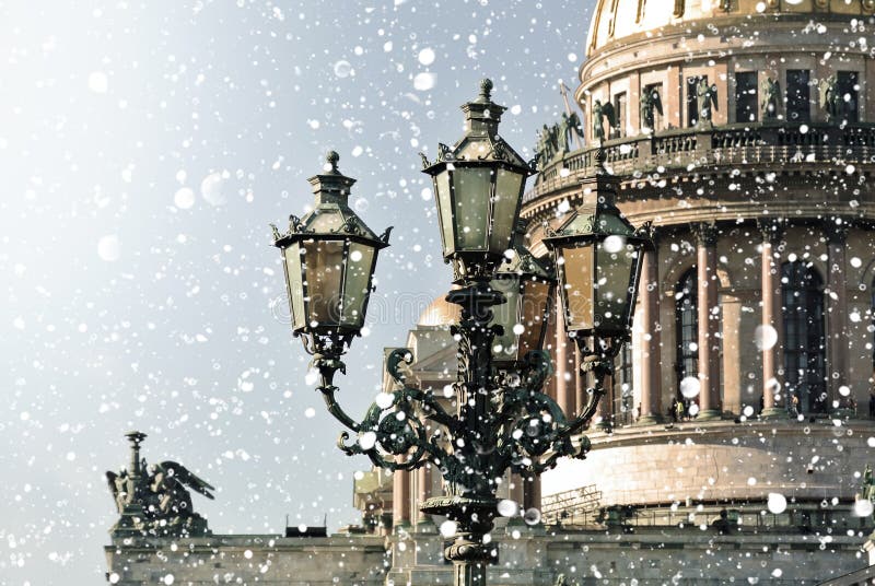 inverno em St Petersburg Saint Isaac Cathedral na tempestade de neve, St Petersburg, Rússia