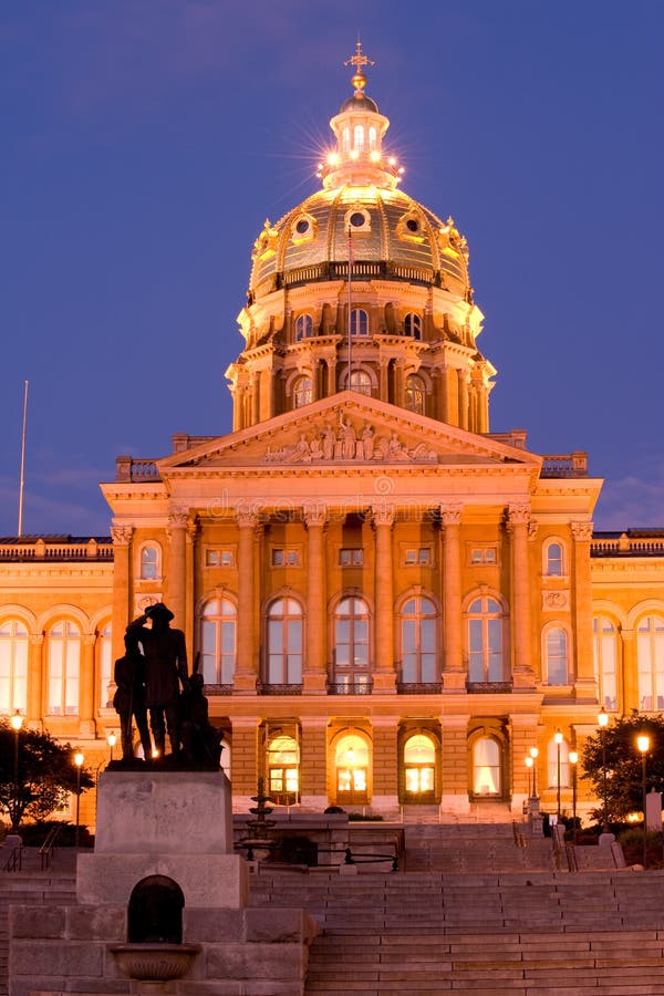 State Capitol with Pioneers sculpture in Des Moines, Iowa. State Capitol with Pioneers sculpture in Des Moines, Iowa