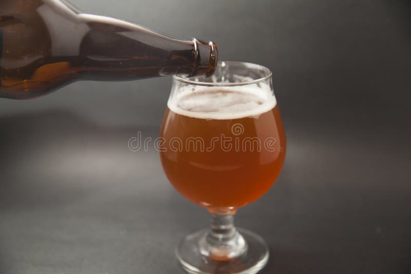 IPA-Bier in glas royalty-vrije stock fotografie IPA-Bier in glas royalty-vrije stock fotografie