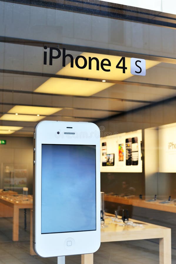 Apple Retail Store editorial image. Image of cellular - 89164755