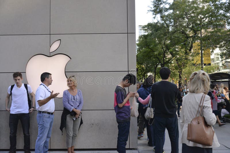 Chicago Apple Store 6