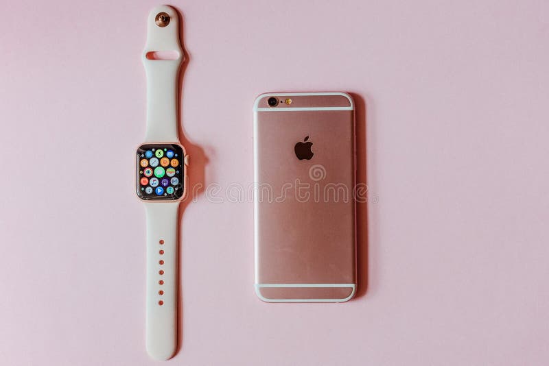 Iphone apple watch foto editorial. Imagen de medio, touchscreen - 173826896