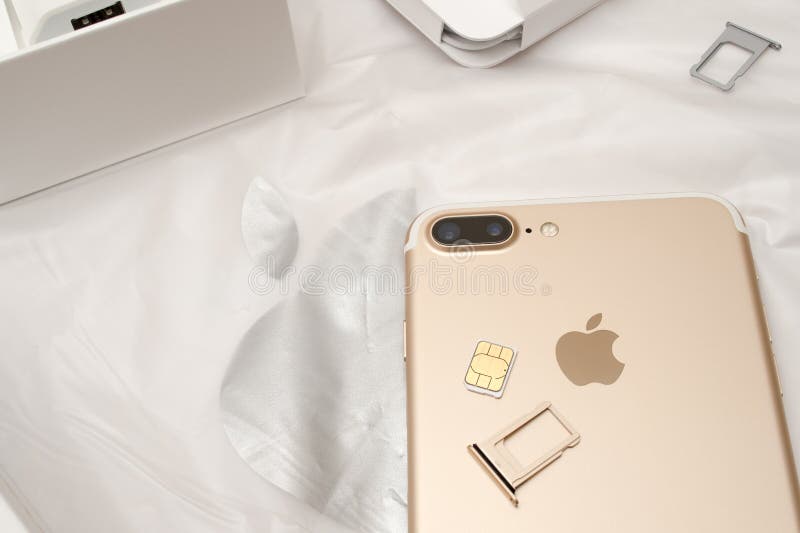 Iphone 7 Plus Dual Camera Unboxing Inser Sim Card Module Editorial Photo Image Of Camera Gold