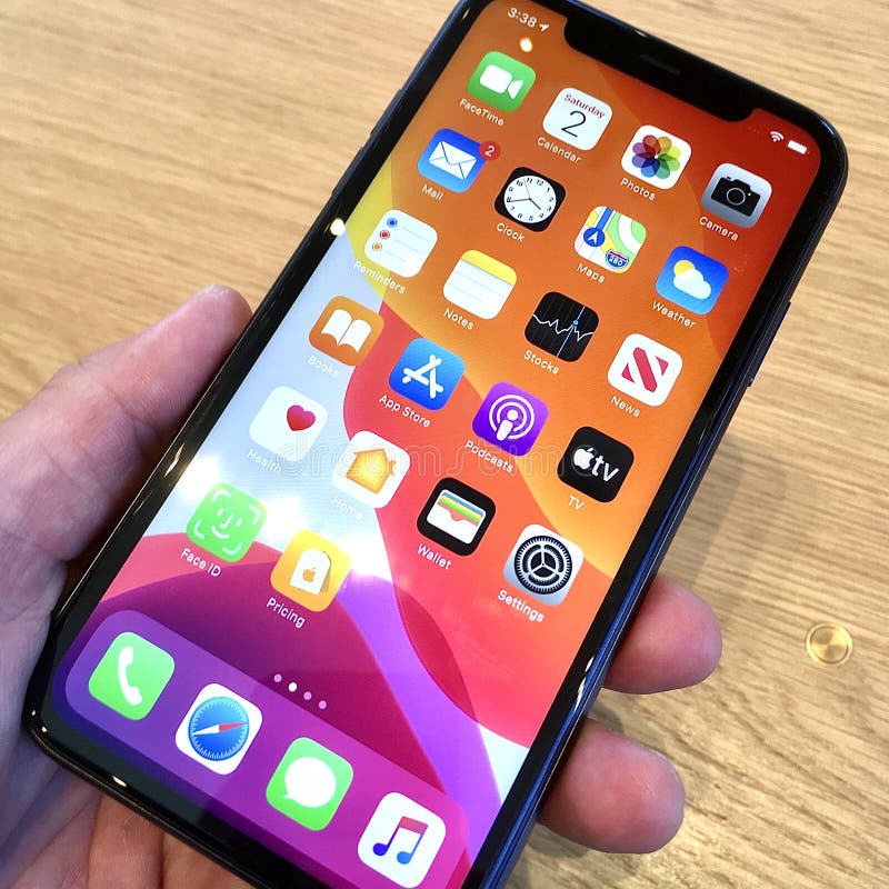 Aventura, Florida, USA - September 20, 2019: Apple store in Aventura Mall  on first day of officially started selling the iPhone 11, iPhone 11 Pro and  Stock Photo - Alamy