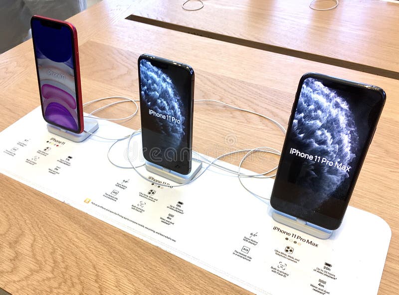 Aventura, Florida, USA - September 20, 2019: Apple store in Aventura Mall  on first day of officially started selling the iPhone 11, iPhone 11 Pro and  Stock Photo - Alamy