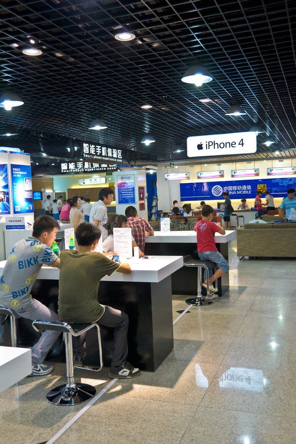 Iphone4 stores editorial image. Image of interior, iphone - 21250220