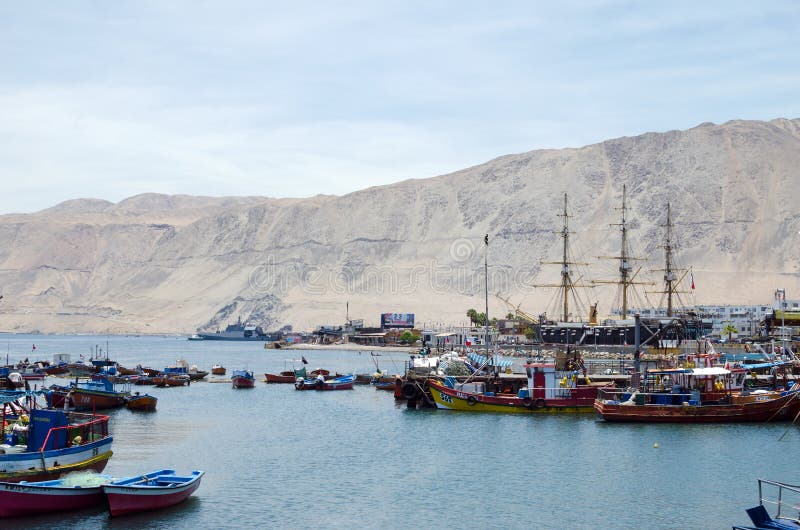 IQUIQUE, CHILE, 2017-01-18: view to the city port with fisherman royalty free stock photography IQUIQUE, CHILE, 2017-01-18: view to the city port with fisherman royalty free stock photography