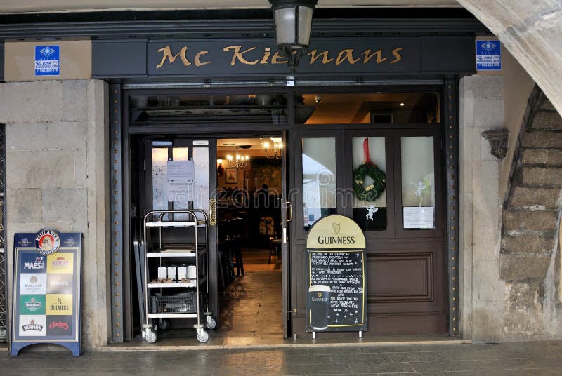 Irish bar in Spain editorial photography. Image of cafe 28480312