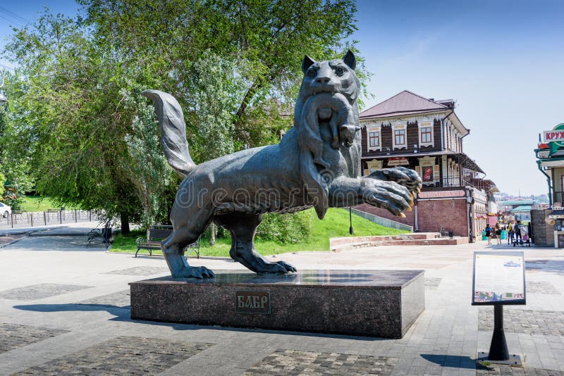 IRKUTSK, RÚSSIA - 6 DE JULHO DE 2019: Símbolo do tigre siberian da escultura de Babr da cidade de Irkutsk fotografia de stock royalty free IRKUTSK, RÚSSIA - 6 DE JULHO DE 2019: Símbolo do tigre siberian da escultura de Babr da cidade de Irkutsk fotografia de stock royalty free