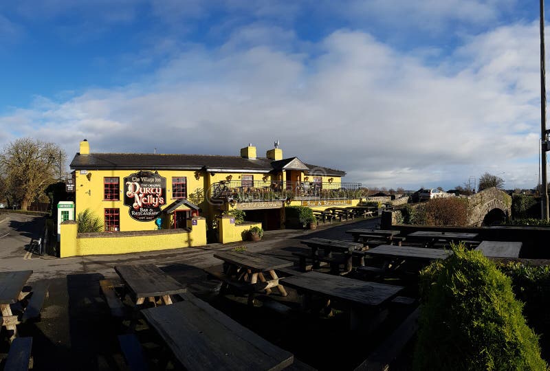 Irland - November 30th 2017: Härlig sikt av mest berömda slotten för Irland ` s den och irländarebaren i ståndsmässiga Clare arkivfoto Irland - November 30th 2017: Härlig sikt av mest berömda slotten för Irland ` s den och irländarebaren i ståndsmässiga Clare arkivfoto