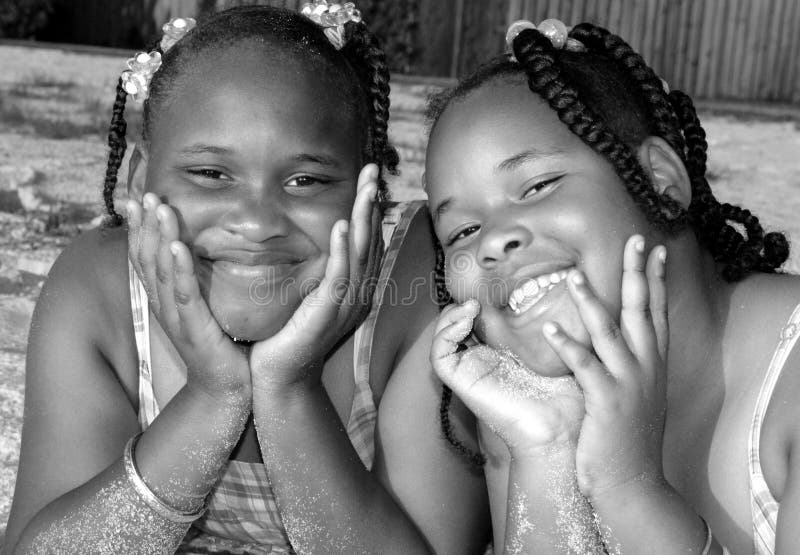 Irmas Na Praia Foto De Stock Imagem De Amigos Momento