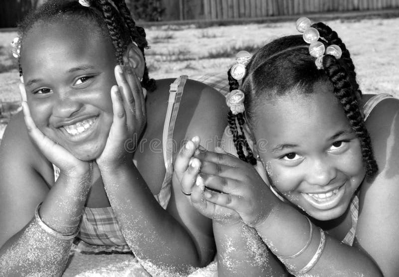 Irmas Na Praia Foto De Stock Imagem De Amigos Momento