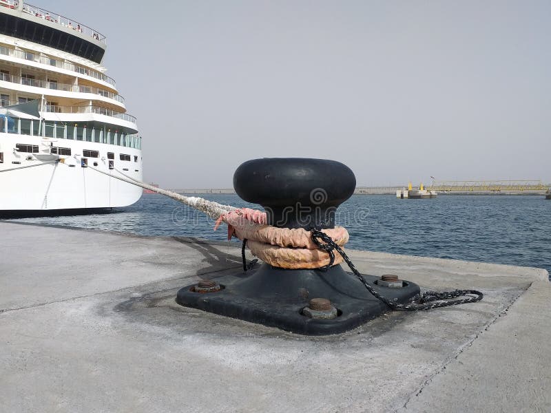 Bollard Rope To Cruise Ship Stock Photos - Free & Royalty-Free