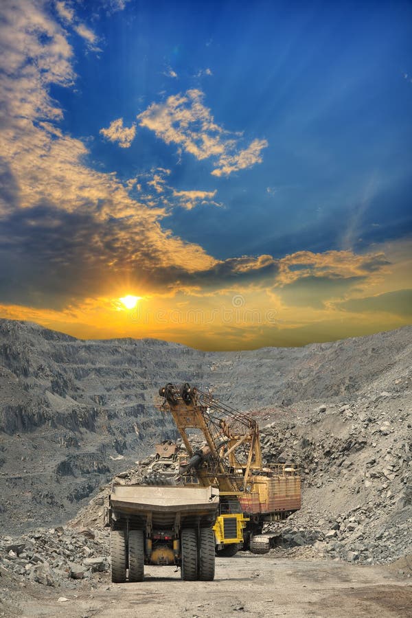 37 Dump Truck Being Loaded Photos Free & RoyaltyFree Stock Photos