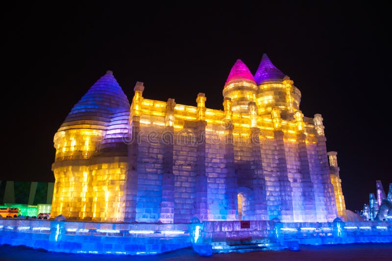 Isbyggnader i Harbin Ice and Snow World arkivbild