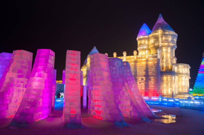 Isbyggnader på den Harbin isen och snövärlden royaltyfri foto