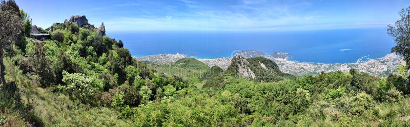 Ischia panoramica dal belvedere del monte epomeo royaltyfria foton