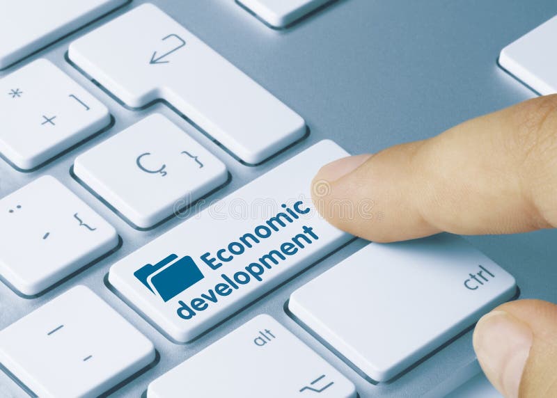 Iscrizione relativa allo sviluppo economico con il tasto della tastiera blu