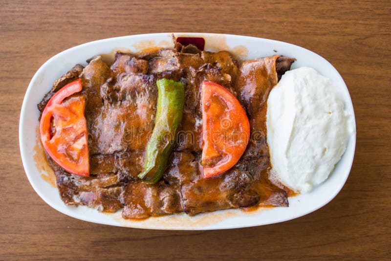 Iskender/türkisches traditionelles Lebensmittel lizenzfreie stockfotografie Iskender/türkisches traditionelles Lebensmittel lizenzfreie stockfotografie