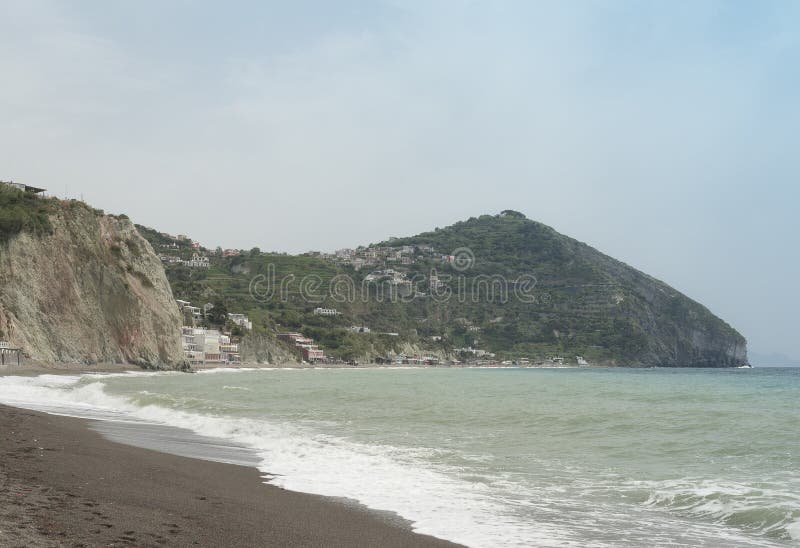 Isla de la opinión de Capri de los isquiones, fumarolas de la playa foto de archivo libre de regalías Isla de la opinión de Capri de los isquiones, fumarolas de la playa foto de archivo libre de regalías