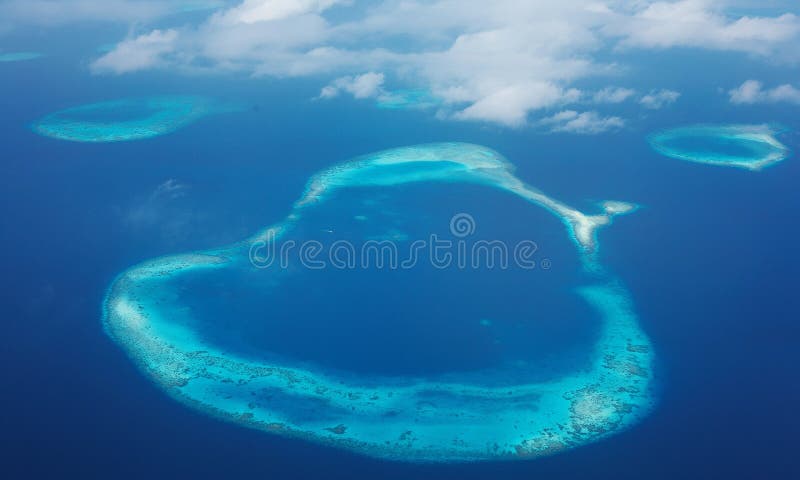 Isla Visión desde el avión En alguna parte en paraíso fotografía de archivo libre de regalías Isla Visión desde el avión En alguna parte en paraíso fotografía de archivo libre de regalías