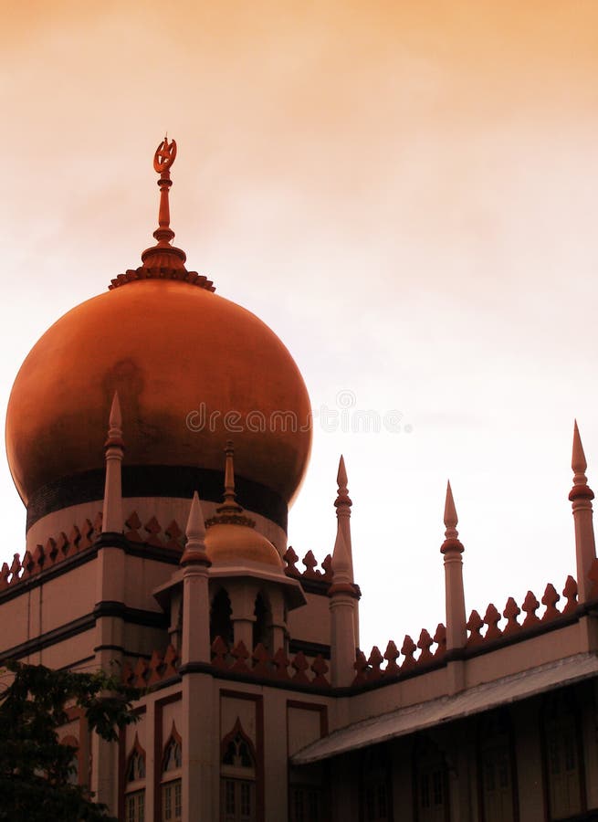 Obraz historické mešity Masjid Sultan, brát v době večer se západem slunce záře.