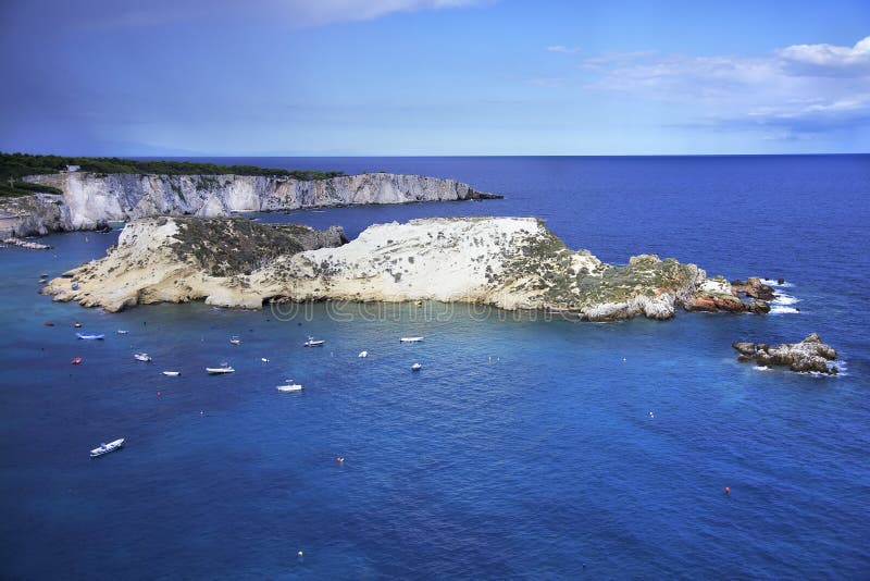 Isola di Cretaccio, alta vista Tremiti, Puglia, Italia fotografia stock libera da diritti Isola di Cretaccio, alta vista Tremiti, Puglia, Italia fotografia stock libera da diritti