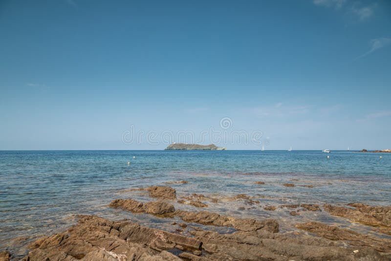 Isola di Giraglia sulla punta nordica della Corsica immagini stock Isola di Giraglia sulla punta nordica della Corsica immagini stock