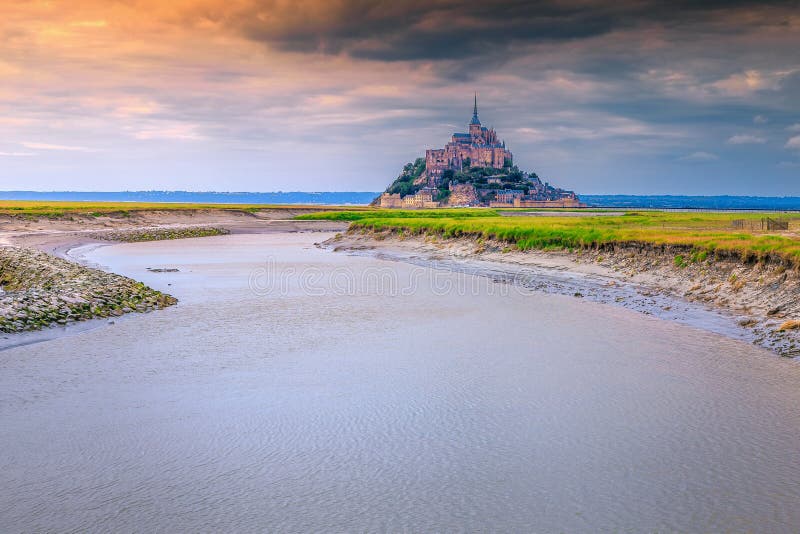 Isola di marea fantastica nella regione della Normandia, Francia di Mont Saint Michel fotografia stock libera da diritti Isola di marea fantastica nella regione della Normandia, Francia di Mont Saint Michel fotografia stock libera da diritti