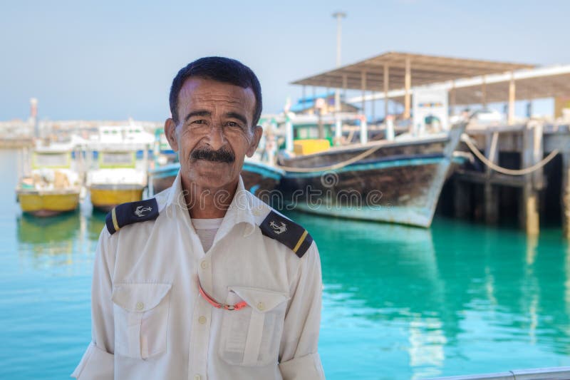 Isola iraniana Hormuz, golfo persico, ritratto di un capitano di nave fotografia stock libera da diritti