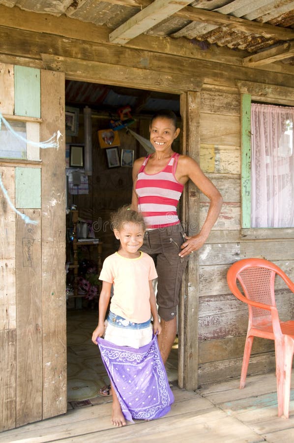 Isola Nicaragua del cereale della casa della figlia della madre immagine stock libera da diritti Isola Nicaragua del cereale della casa della figlia della madre immagine stock libera da diritti