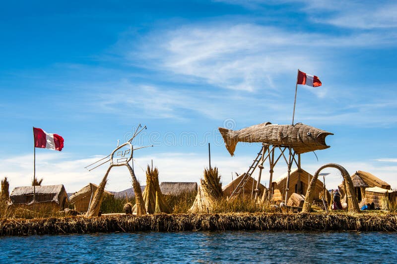 Isole di galleggiamento, Titicaca, Perù fotografia stock libera da diritti Isole di galleggiamento, Titicaca, Perù fotografia stock libera da diritti