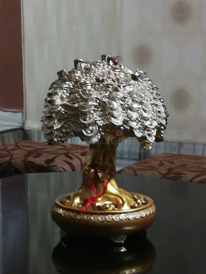 isolerad pengartreewhite arkivfoto isolerad pengartreewhite arkivfoto