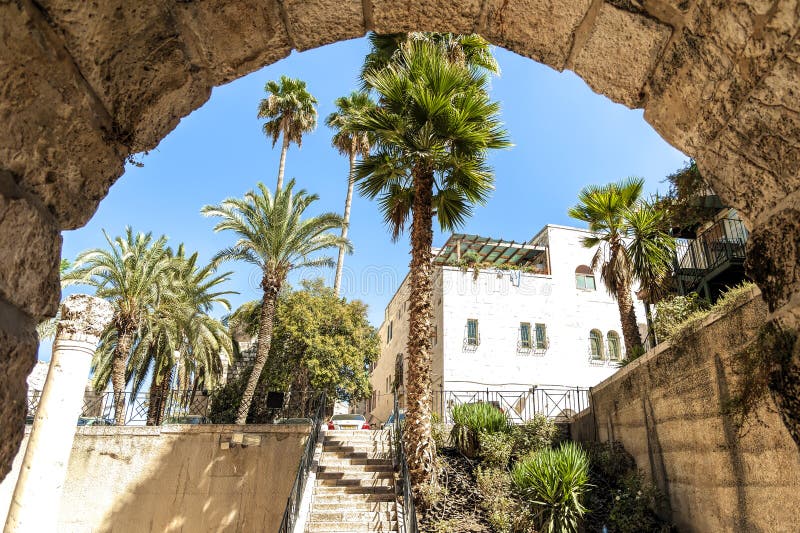 Israel, Jerusalem Ansicht von der ausgegrabenen 1500-jährigen byzantinischen Kirche, 6 Meter unterhalb des Straßenniveaus, auf de stockbilder Israel, Jerusalem Ansicht von der ausgegrabenen 1500-jährigen byzantinischen Kirche, 6 Meter unterhalb des Straßenniveaus, auf de stockbilder