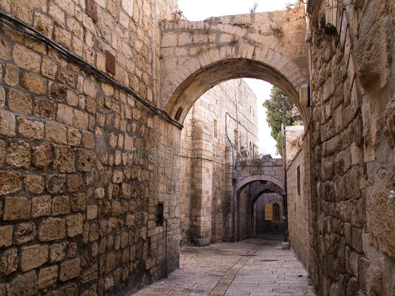 Jerusalén viejo la ciudad callejón hecho mano doblado piedras.