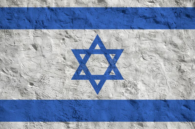 Israëlische vlag, afgebeeld in heldere kleuren op oude reliëfpleistermuur Gecontextureerde banner op ruwe achtergrond