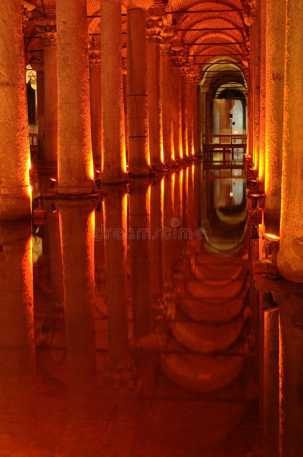 Istambul, cisterna da basílica Istambul, cisterna da basílica