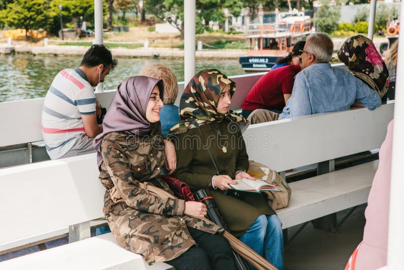 Mulheres-soldados Do Exército Brasileiro Desfilando No Dia Da Independência  Brasileira Imagem de Stock Editorial - Imagem de defesa, naturalizado:  255485609