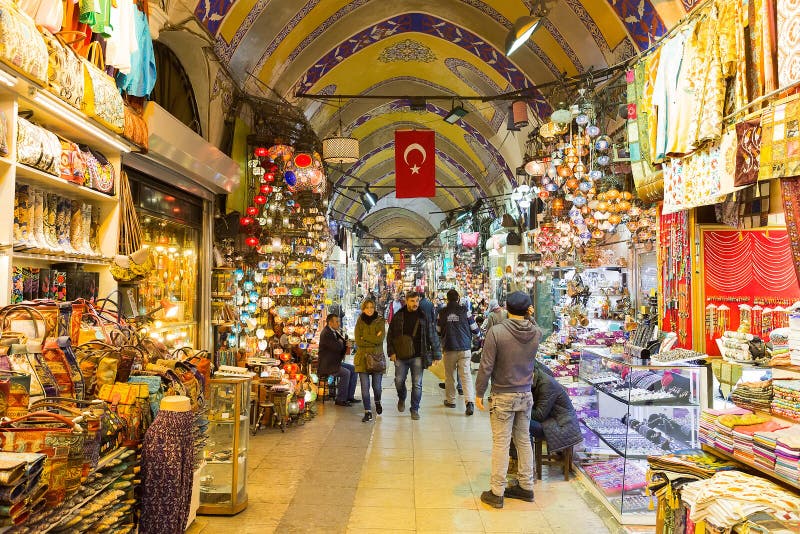 Istambul, Turkije: Wandelgalerij Grote Bazaar (Kapalıcarsı) in Istanboel, Turkije royalty-vrije stock foto Istambul, Turkije: Wandelgalerij Grote Bazaar (Kapalıcarsı) in Istanboel, Turkije royalty-vrije stock foto