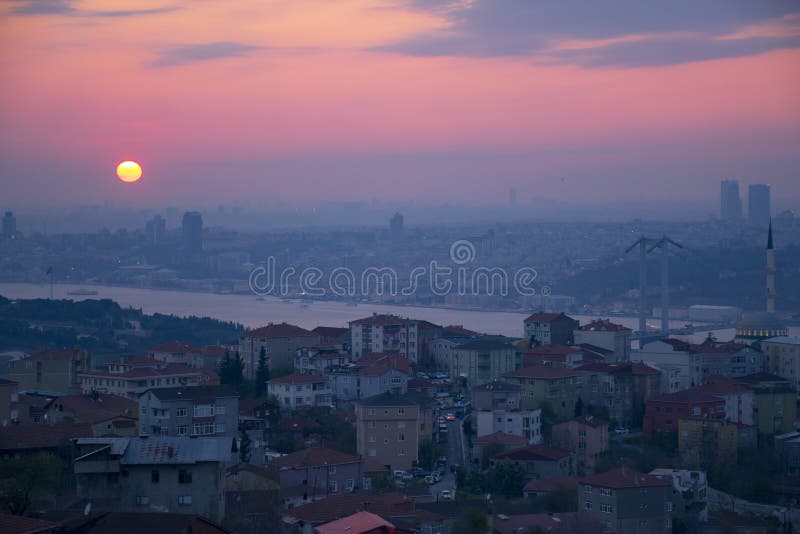 Istanbul landskap från den Camlica moskén royaltyfri fotografi Istanbul landskap från den Camlica moskén royaltyfri fotografi