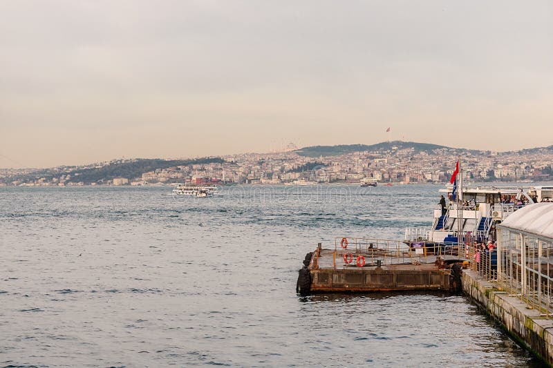 Traficul din Istanbul, pe 14 aprilie 2023, în apele bosfor. royalty free stock image