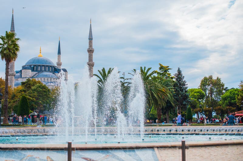 Istanbul показывает время путешествия по городу стоковая фотография rf
