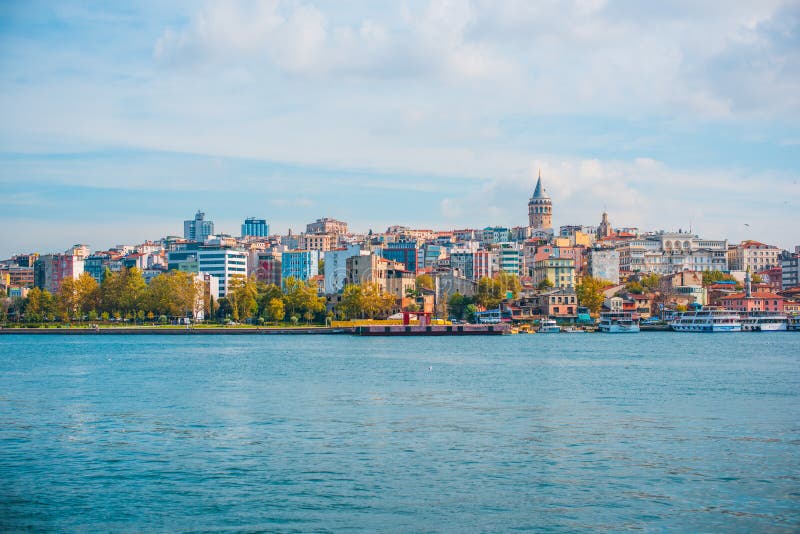 Istanbul показывает время путешествия по городу стоковые фотографии rf