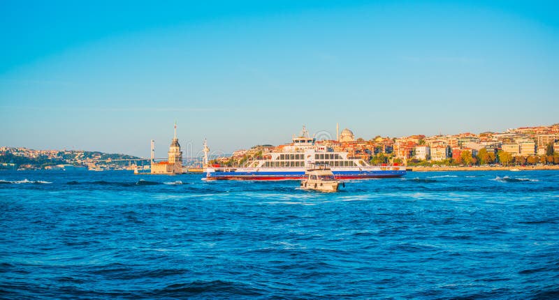Istanbul показывает время путешествия по городу стоковые фотографии rf