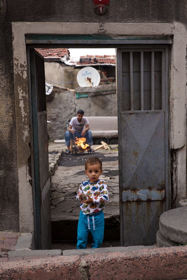 Istanbuł Turcja, Sierpień, - 23, 2015: Syryjscy uchodźcy w Istanbuł, Turcja fotografia stock Istanbuł Turcja, Sierpień, - 23, 2015: Syryjscy uchodźcy w Istanbuł, Turcja fotografia stock