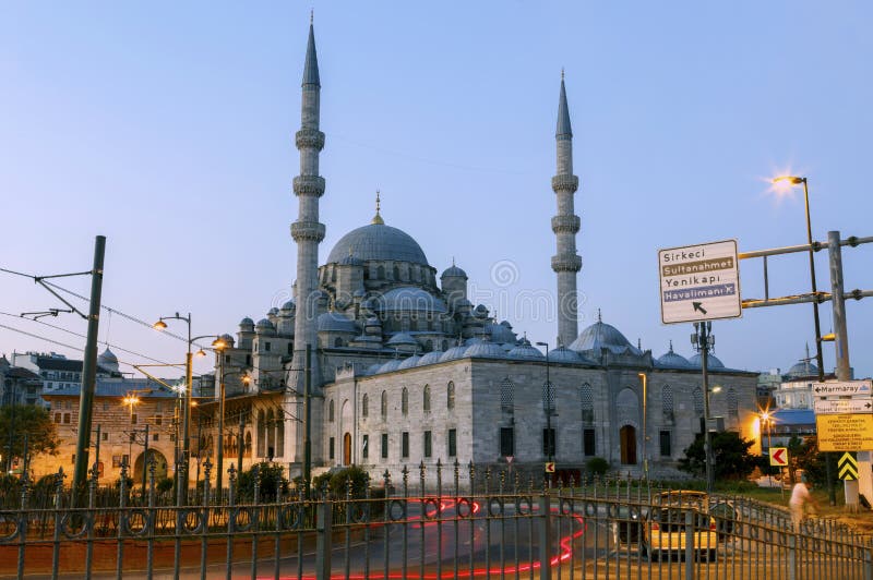 ISTANBUŁ TURCJA, SIERPIEŃ, - 24,2015: Yeni Cami (Nowy meczet) zdjęcia stock