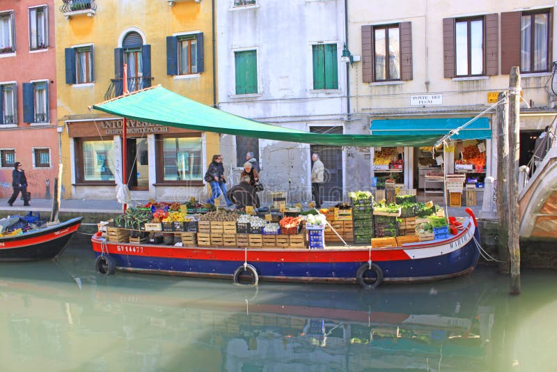 Italië Venetië Winkel Van in Boot Redactionele - Image of bezinning, winkel: 65099915