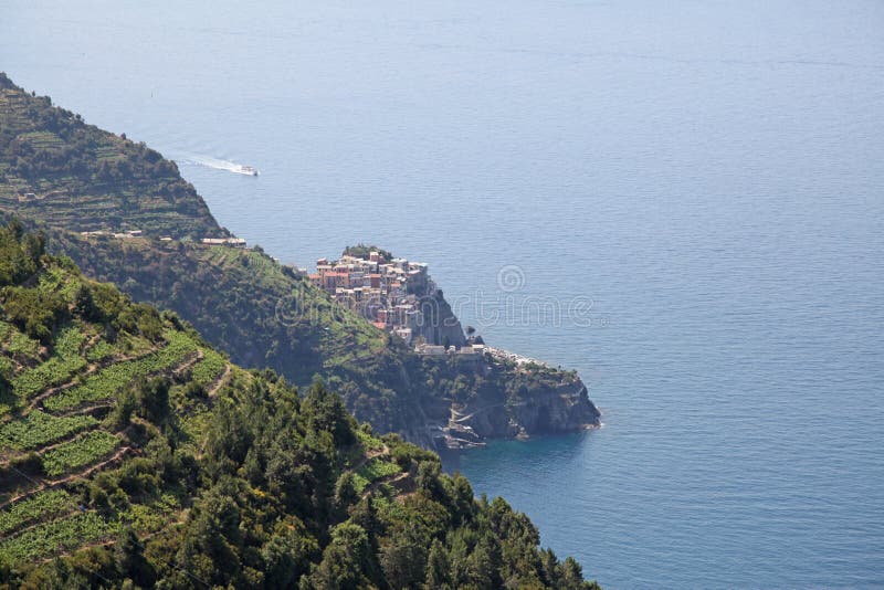 Italia Cinque Terre Riomaggiore Vista dal mare fotografia stock
