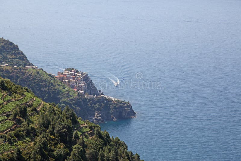 Italia Cinque Terre Riomaggiore Vista dal mare fotografia stock