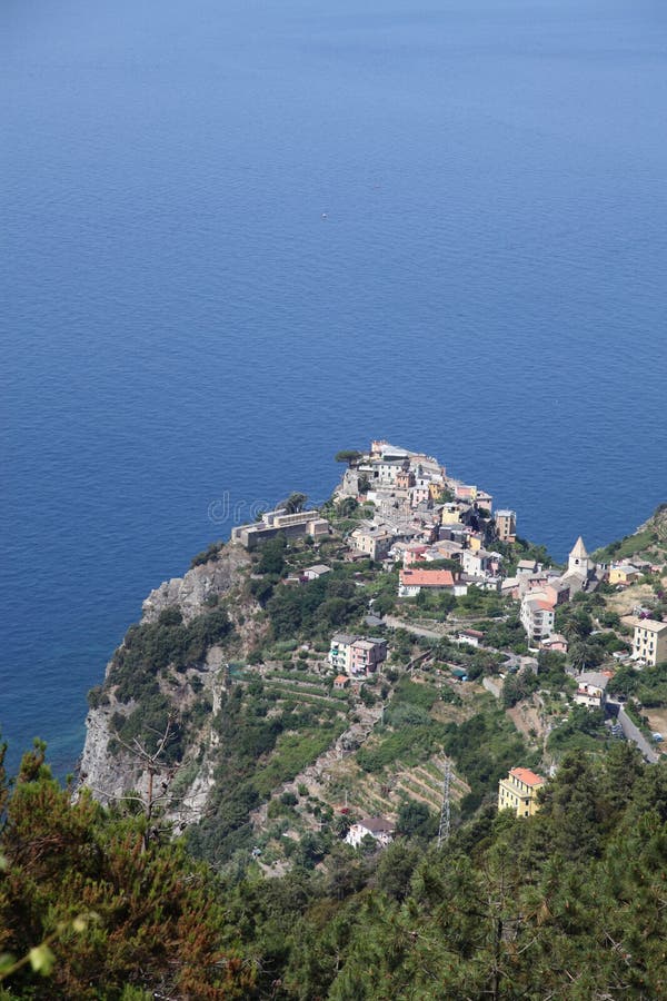 Italia Cinque Terre Riomaggiore Vista dal mare fotografie stock